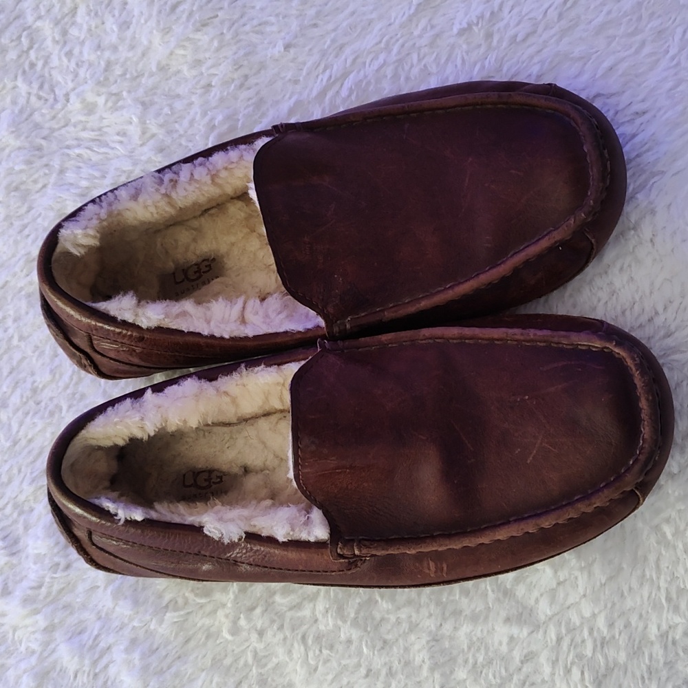 Men's UGG slippers size 10